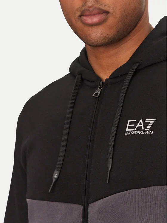 Tracksuit - Image 3